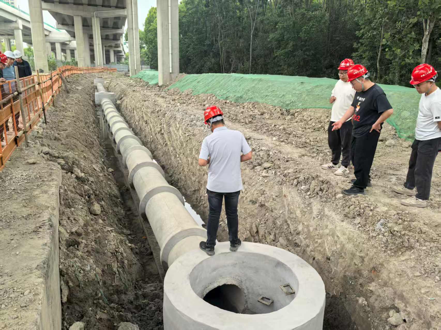 西环路地面施工.jpg